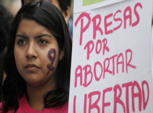 Exigen que se desista de acusar a salvadoreña procesada de aborto 